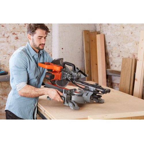 Пила торцювальна мережева Black+Decker BES700