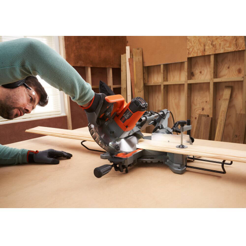 Торцювальна пила мережева Black+Decker BES701