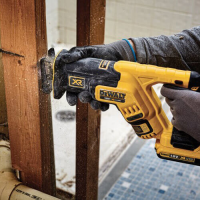 Сабельная электропила аккумуляторная бесщёточная Dewalt DCS367NT
