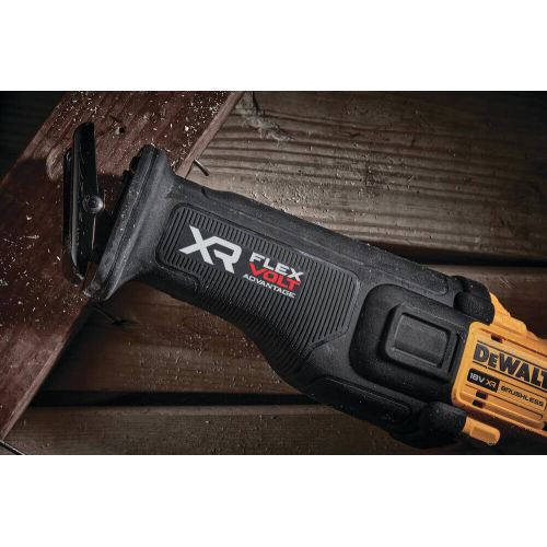 Сабельная пила аккумуляторная Dewalt DCS386NT