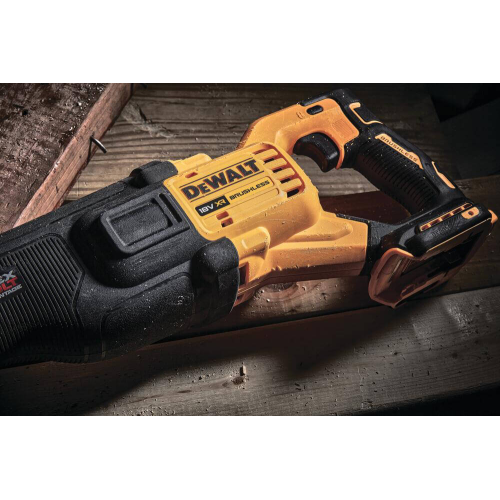 Сабельная пила аккумуляторная Dewalt DCS386NT