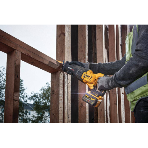Сабельная пила аккумуляторная Dewalt DCS386NT