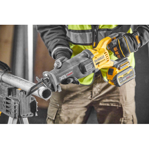 Сабельная пила аккумуляторная Dewalt DCS386NT