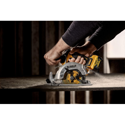 Аккумуляторная дисковая пила Dewalt бесщёточная DCS512P2