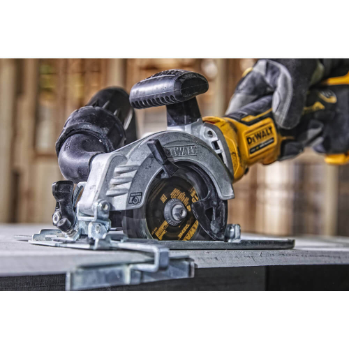 Дисковая аккумуляторная пила бесщёточная Dewalt DCS571P2