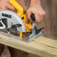 Пила циркулярная дисковая сетевая Dewalt DWE575K
