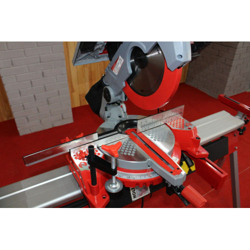Пила торцювальна Holzmann TK305_230V