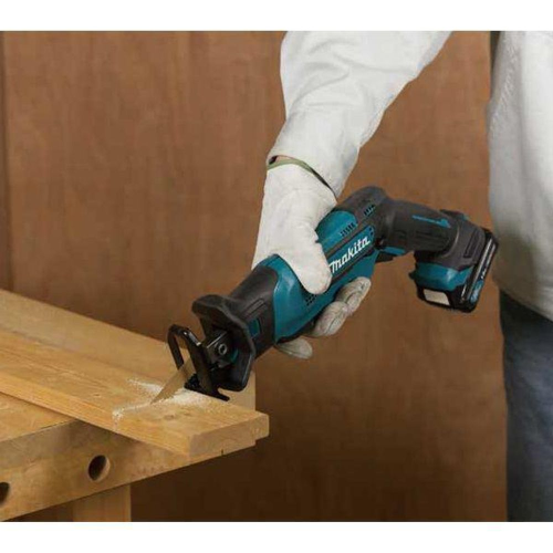 Аккумуляторная сабельная пила Makita JR 105 DWAE