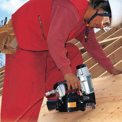 Пневматичний цвяхів Makita AN 621
