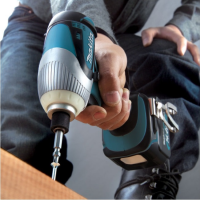 Аккумуляторный ударный гайковерт Makita BTD 130 FRFE