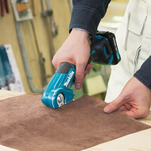 Аккумуляторный дисковый резак Makita CP100DWA