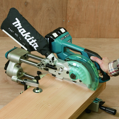 Аккумуляторная торцовочная пила Makita DLS714RT2