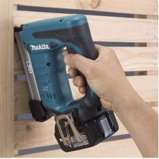 Аккумуляторный степлер Makita DST 221 Z (без АКБ)