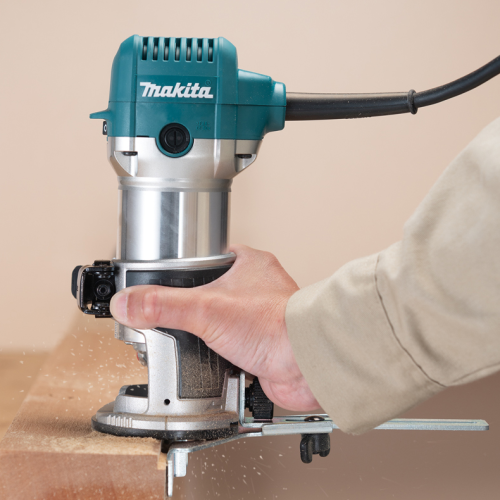 Фрезер ручной сетевой Makita RT0702CX2