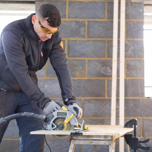 Циркулярная ручная пила сетевая Stanley Fatmax FME301