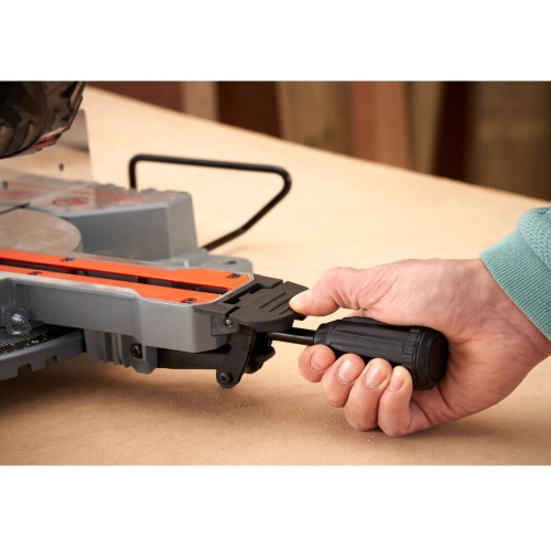 Электро торцовка Black+Decker BES701