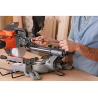 Торцювальна пила мережева Black+Decker BES710