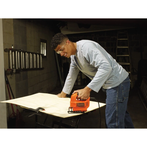 Ручний лобзик мережевий Black+Decker KS501