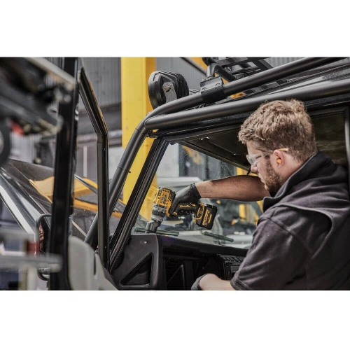 Дрель шуруповерт с насадками аккумуляторная бесщёточная Dewalt DCD703NT