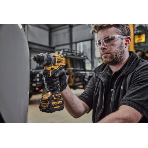 Дрель шуруповерт с насадками аккумуляторная бесщёточная Dewalt DCD703NT