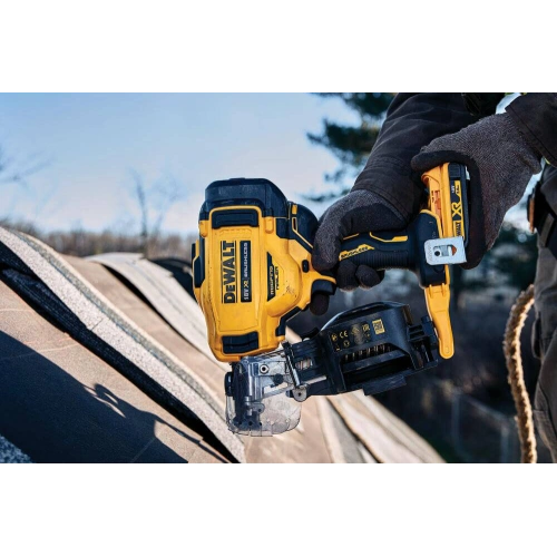 Аккумуляторный степлер Dewalt гвоздезабивной бесщёточный DCN45RND2