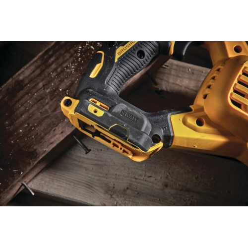 Шабельна акумуляторна пила Dewalt DCS386NT