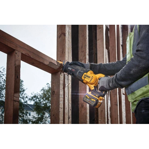 Шабельна акумуляторна пила Dewalt DCS386NT