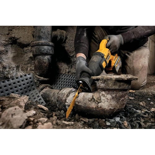 Сабельная пила аккумуляторная Dewalt DCS389NT