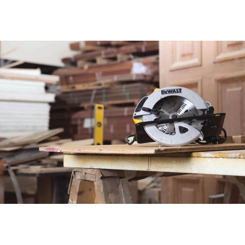 Ручна електро циркулярка Dewalt DWE560
