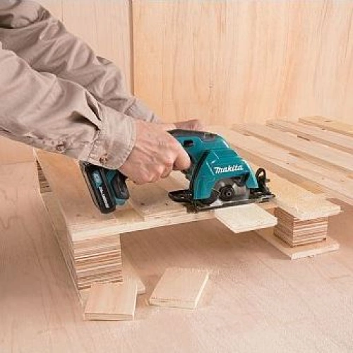 Аккумуляторная дисковая пила Makita HS 301 DWAE