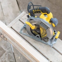 Циркулярная ручная пила сетевая Stanley Fatmax FME301